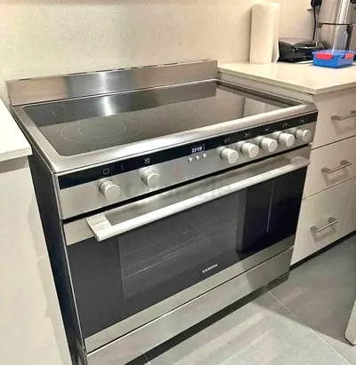 Siemens latest model electric cooker with oven 5 hubs ceramic top size 90cm