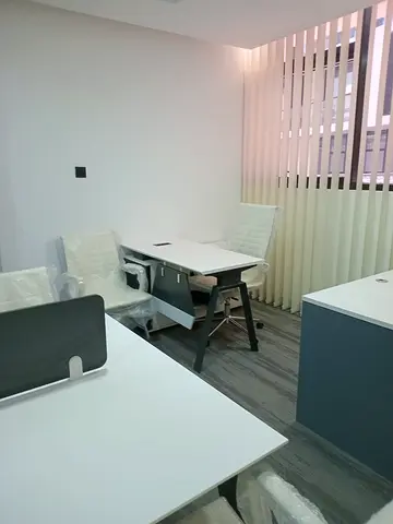 مكتب مفروش معتمد من دائرة التنمية الاقتصادية | يشمل الإيجار | خدمة كهرباء ومياه ديوا مجانية | خدمة مطينا