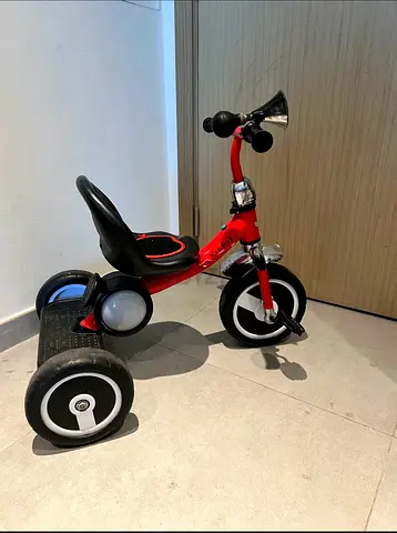 Tricycle with music and lights