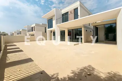 Large Plot Area | 5 Bedroom | Park Backing