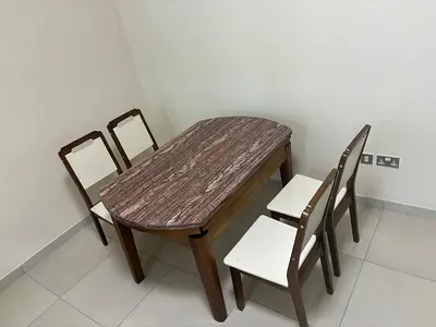 Convertible 2 in 1 Dining table. 4 chairs.