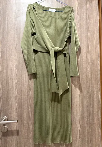 Knit long sleeve one-piece dress