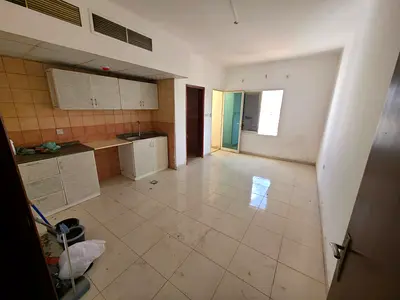 استديو _ ايجار سنوي _ الروضه 2  عجمان _ تكيف مركزي _ صيانه علي المالك _