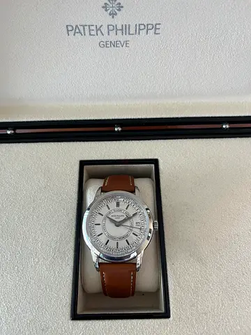 Patek Philippe Mens Watch Ref 5212A - 001