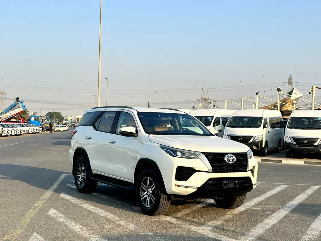 Toyota Fortuner 2022 — photo 1 of 20
