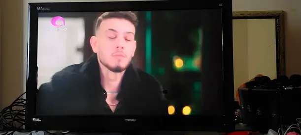 تلفزيون افترن كبير بدقة عالية للبيع Hd - Aftron Hd Screen TV for Sale