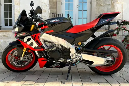 Aprilia V4 1100 Factory amazing price low mileage many upgrades like New!