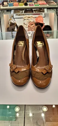 Stylish Brown Flats with Buckle Detail