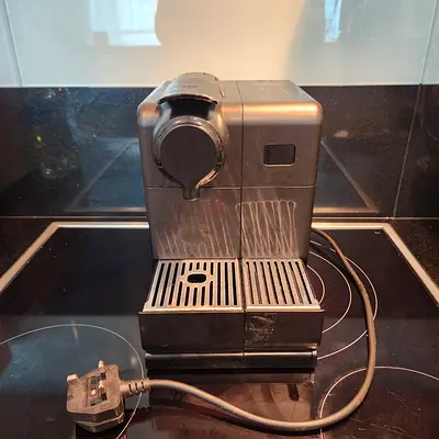 Nespresso DeLonghi Lattissima Touch EN550.BM – Black