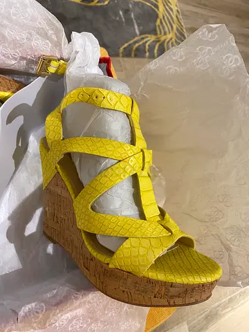 Brand new guess shoes in box size 39
