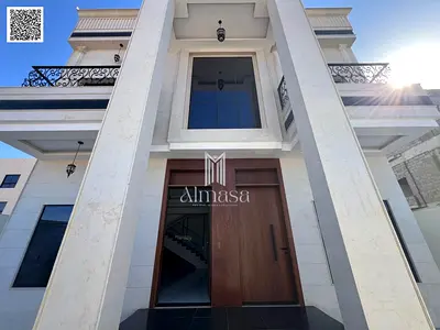 🔥 فيلا فاخرة للبيع في الحليو سنتر – سكن راقي واستثمار ناجح! 🔥  إذا كنت تبحث عن بيت فاخر يجمع بين الراحة والعائد الاستثماري القوي، فهذه الفيلا في الح