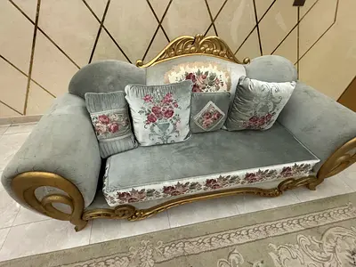 Elegant Vintage Sofa with Floral Design