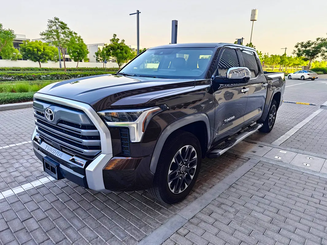 Toyota Tundra 2023 — photo 1 of 9