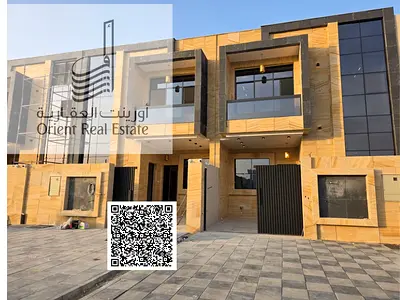 تاون هاوس للبيع في عجمان – الحليو 2  تاون هاوس مكوّن من أرضي + أول، يضم مجلس، صالة، 5 غرف ماستر مع خزائن، ومطبخ كبير.