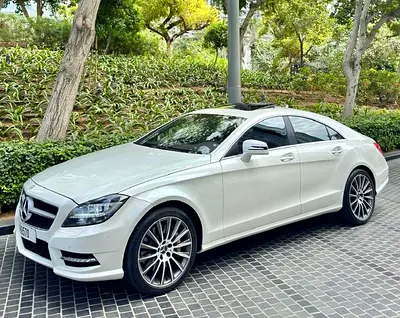 AWESOME WHITE MERCEDES CLS500 V8 ** TOP RANGE ** GCC **ELITE COLOR ** BEST IN UAE