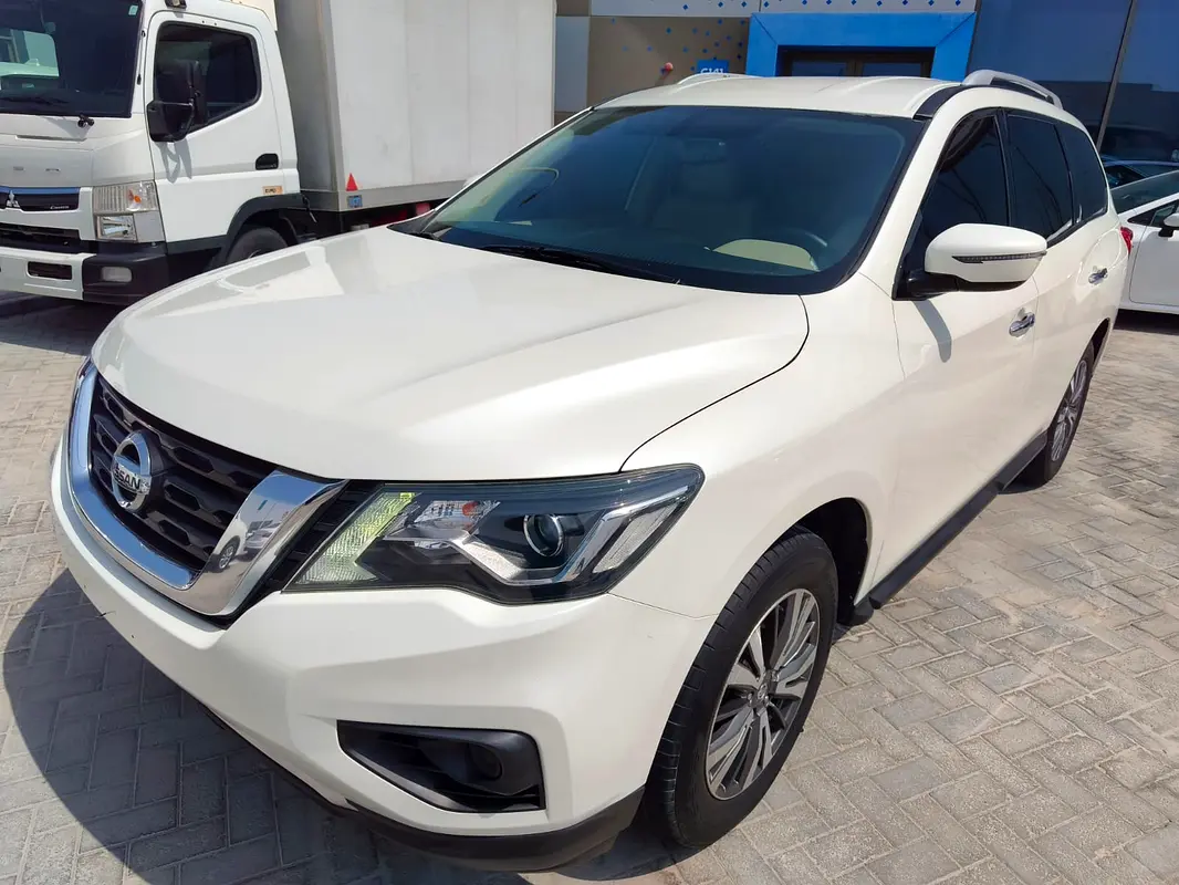 Nissan Pathfinder 2018 — photo 1 of 19