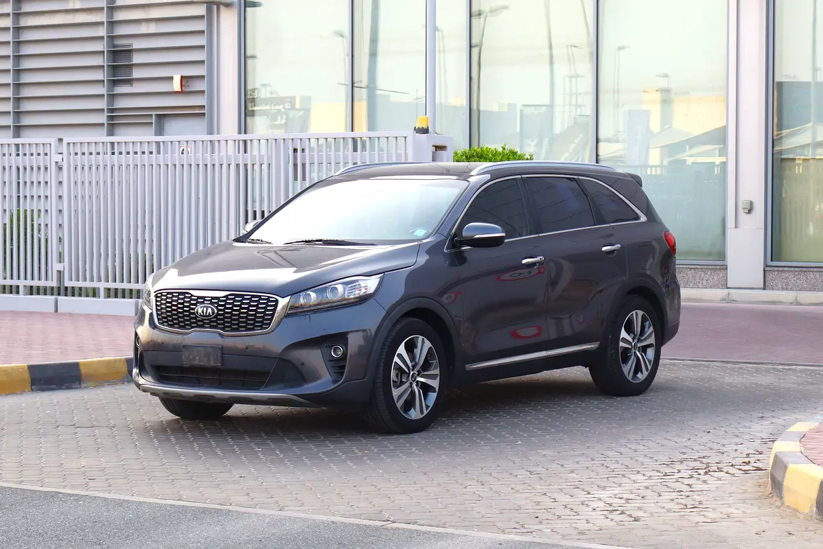 Kia Sorento 2019 — photo 1 of 17