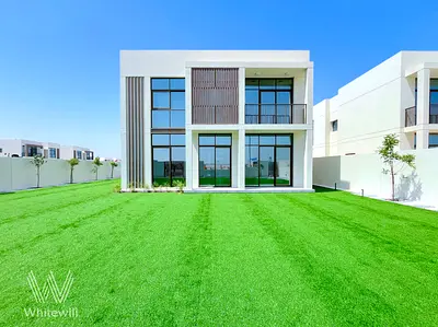 Large Plot | Lush Landscaped Garden | Open Kitchen