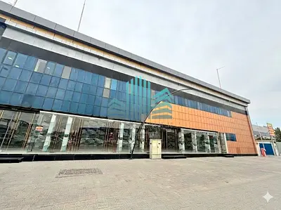 ROAD FACING & HIGH VISIBILITY | WELL MAINTAINED AND WITH OFFICES