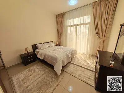 للإيجار الشهري بعجمان – شقه غرفة وصاله مع أطلاله مفتوحه الشقه مفروشه بالكامل فرش جديد راقي جدا بمطبخ مجهز بالكامل بأحدث الأجهزه بموقع مميز جدا