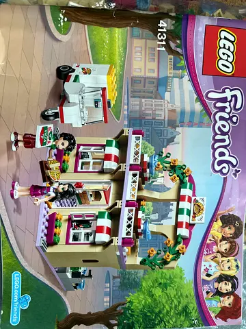 LEGO Friends “Heartlake Pizzaria”