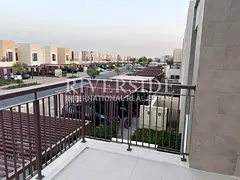 Single Row | Corner Unit | Corner Balcony
