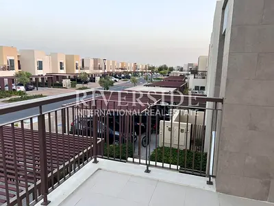 Single Row | Corner Unit | Corner Balcony