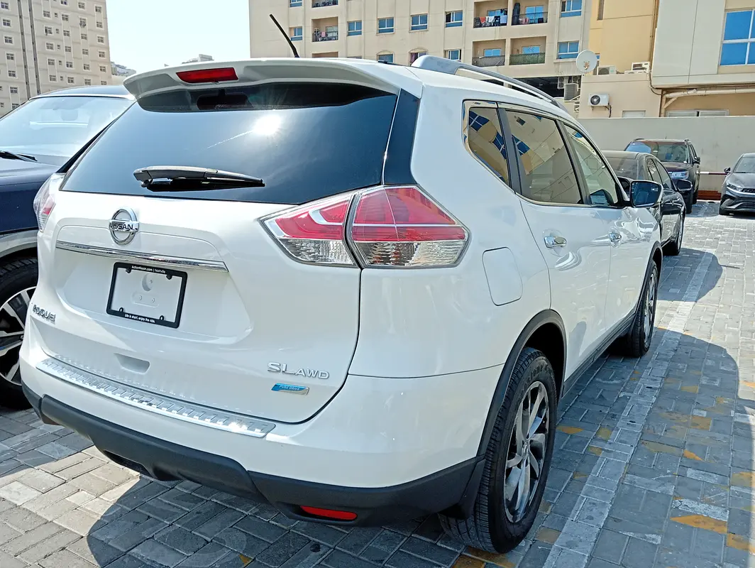 Nissan X-Trail 2014 — photo 1 of 20