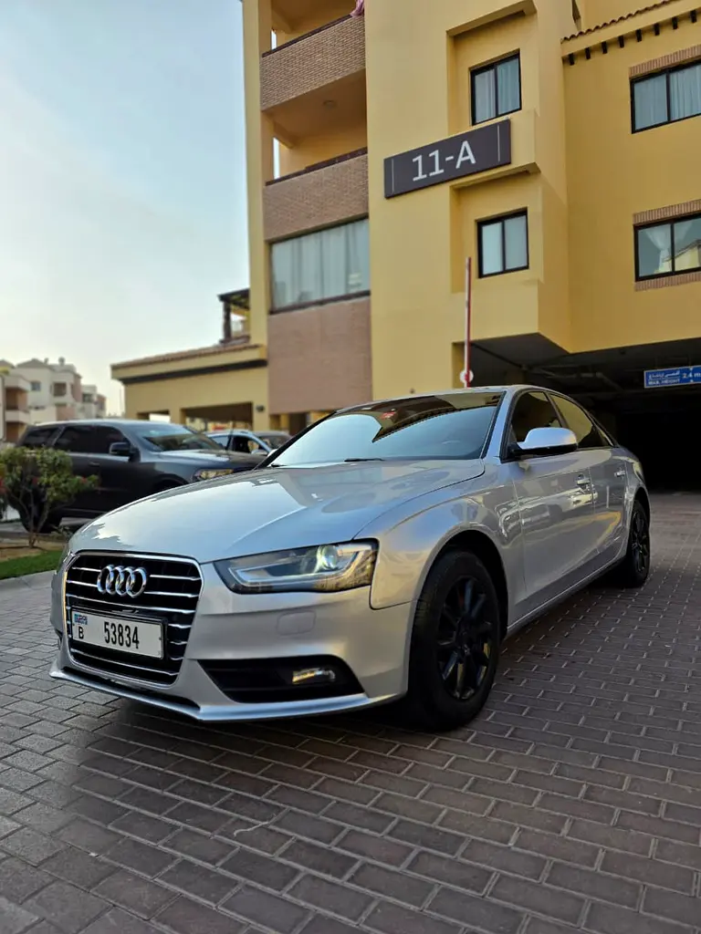 Audi A4 2016 — photo 1 of 13