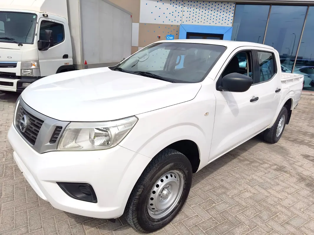 Nissan Navara 2020 — photo 1 of 18