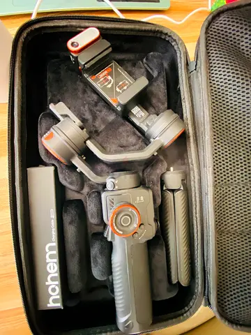 Hohem iseteady M7 gimbal with AI and face tracking