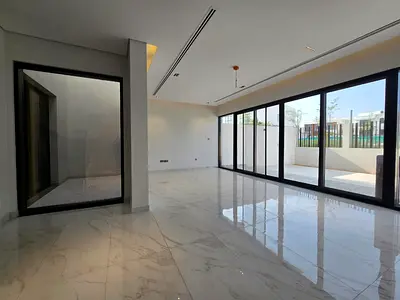 SPACIOUS LIVING | PRIVATE GARDEN | CLOSED KITCHEN