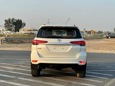 2022 Toyota FORTUNER 照片 6