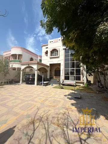 🏡 Villa for Sale in Al Mowaihat 2 – 5 Bedrooms + Majlis & Living Room + Maid’s Room | 7 Bathrooms | 4,500 Sq Ft | Prime Location
