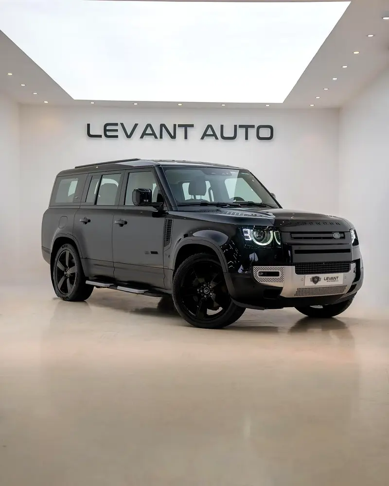 Land Rover Defender 2023 — photo 1 of 17