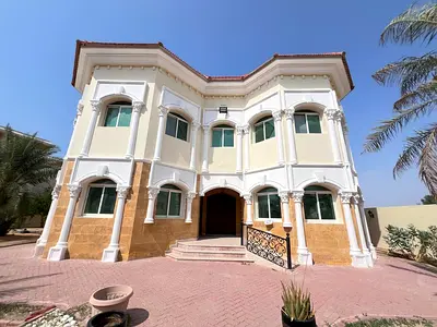 Huge 4BR |2 Maid Villa with Majlis| Garden