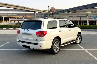 Toyota Service History / 2 Keys | Toyota Sequoia 5.7L V8 2011 GCC Specifications ( Single Owner )