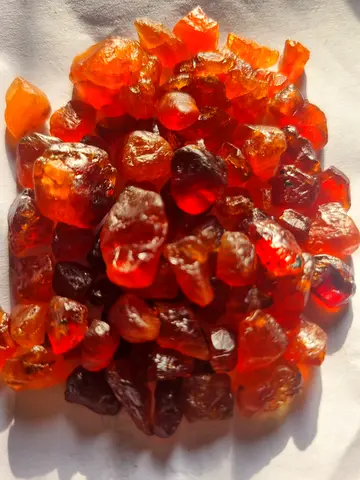 Spesitite garnet rough