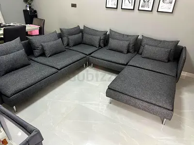 SÖDERHAMN 6-Seater Corner Sofa – Modern minimalist design with sleek low-profile arms.