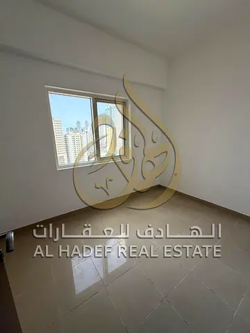 للإيجار السنوي في النهدة – الشارقة! شقة غرفتين وصالة بموقع حيوي – السعر 40 ألف – صيانة دورية – مخرج سهل لدبي – تسهيلات لـ 6 دفعات