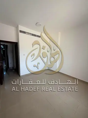 للايجار بالشارقة – شقة غرفتين وصالة سنوي في منطقة النهدة  التأمين: شيك 📍 موقع حيوي قريب من جميع الخدمات والمواصلات 📞 احجز الآن واستمتع بتجربة سكنية
