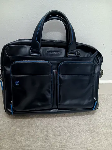 Selling this brand-new, original Piquadro laptop bag
