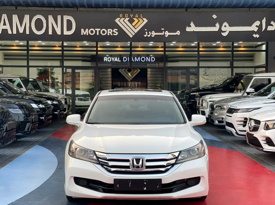 Honda Accord 2015 — photo 1 of 14