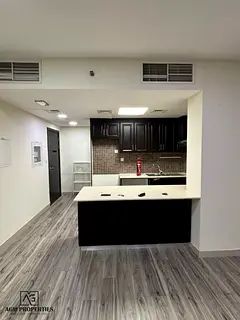 Corner front | Rented unit| stunning layout| cash