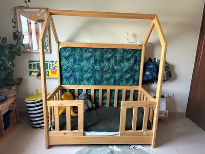 Wooden Montessori-style house bed + Mattress + 2 Protectors