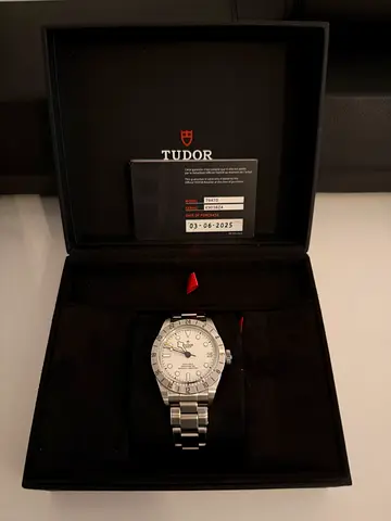 BLACK BAY PRO Manufacture Calibre MT5652 39mm steel case Opaline dial