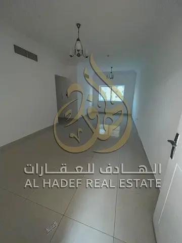متاح الآن شقة غرفة وصالة للإيجار السنوي 🏡✨  📍 الموقع: الخان – موقع مميز وقريب من جميع الخدمات  🔸 باركن ترابي متوفر جانب البرج 🚗📞 احجز الآن ولا تف