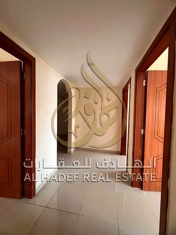 شقة 3 غرف وصالة للإيجار في القاسمية مع باركن مجاني وصيانة شاملة