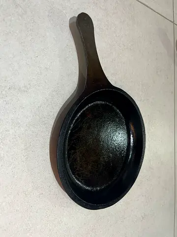 Cast iron pan 8 inch seasoned