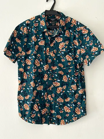 FOREVER21 Floral men’s Short-Sleeve Shirt (NEVER USED)